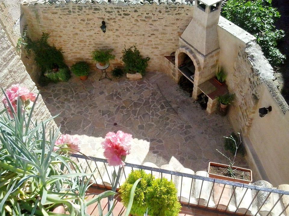 Las Bodegas Del Gilo Valdealgorfa Bilik gambar